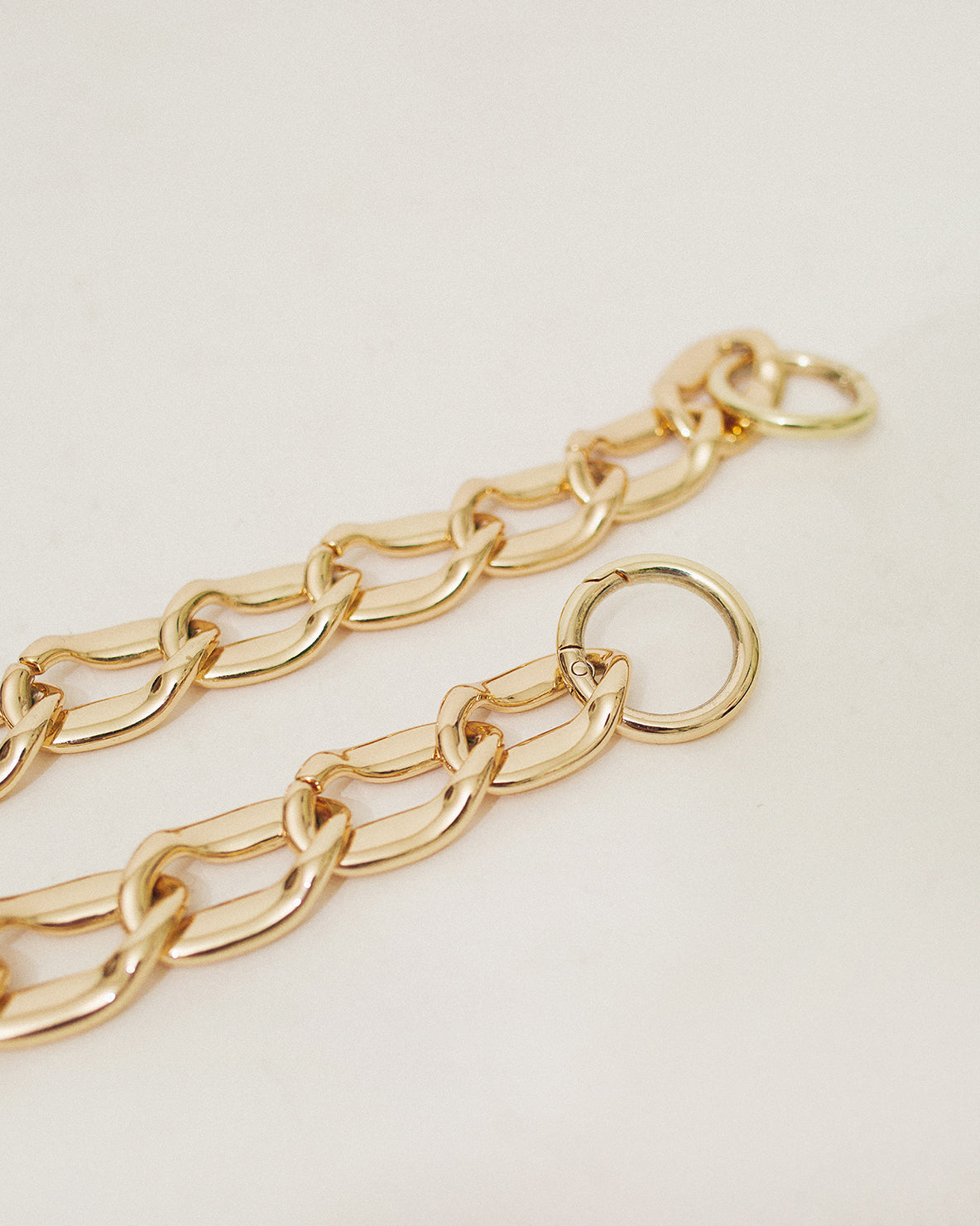 GOLD OVERSIZED CHAIN